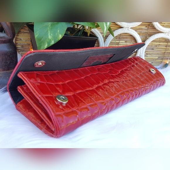 Faux Snakeskin Red Hand Clutch Purse Elegant - Picture 2 of 6
